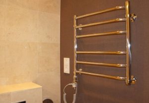 Установка электрического полотенцесушителя в ванной в Кировграде